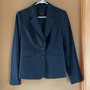 The LIMITED black Women’s 2-button suit jacket, size 4